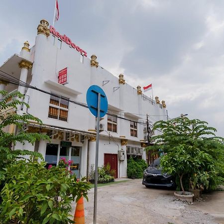 Reddoorz Syariah Near Universitas Borobudur Джакарта Экстерьер фото