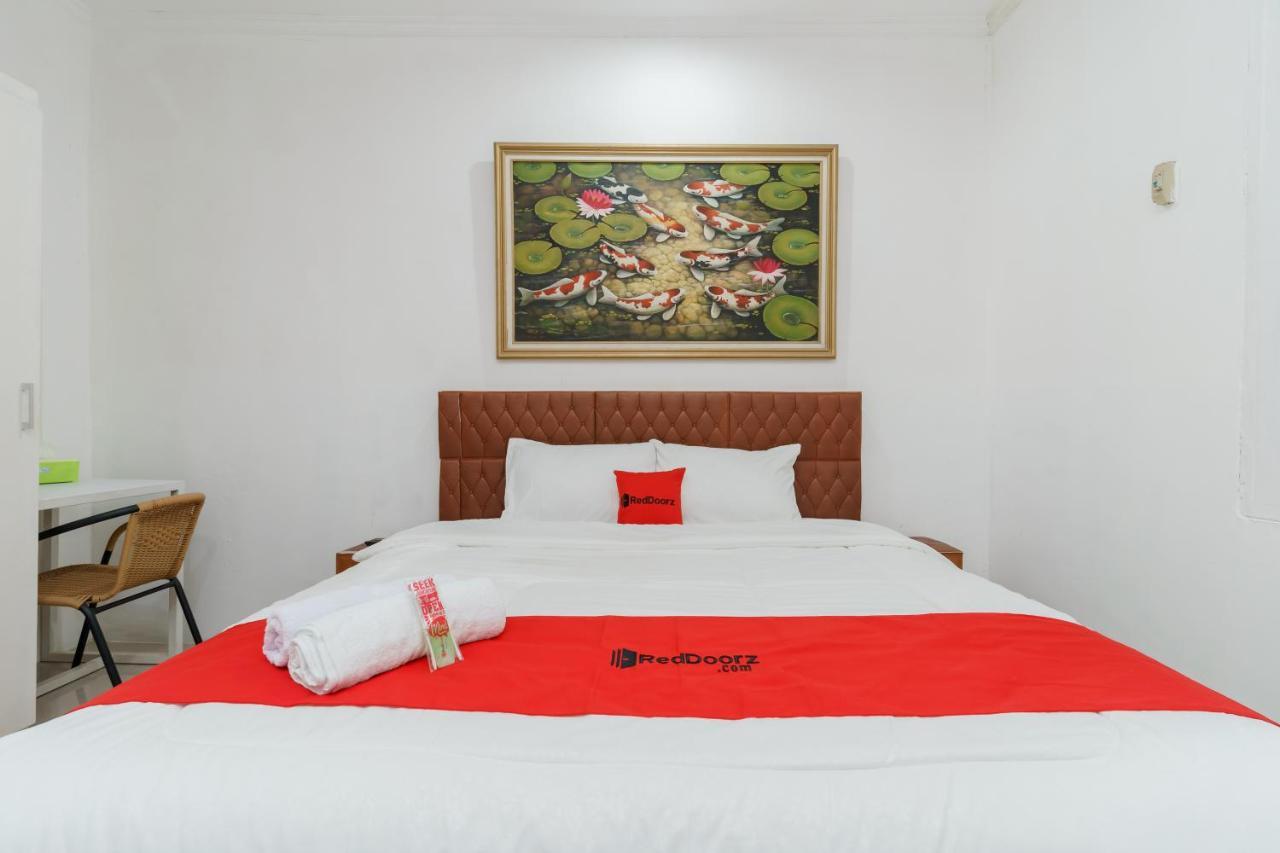 Reddoorz Syariah Near Universitas Borobudur Джакарта Экстерьер фото