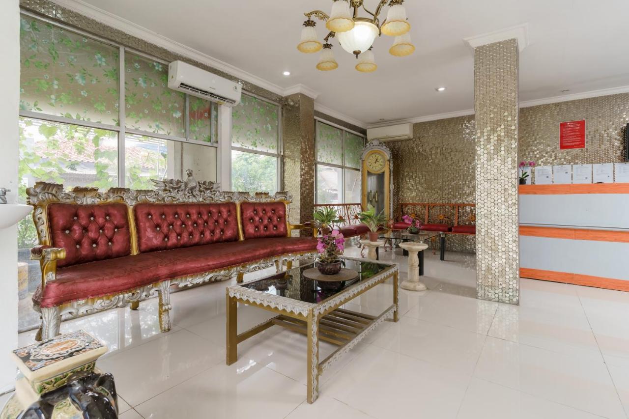 Reddoorz Syariah Near Universitas Borobudur Джакарта Экстерьер фото
