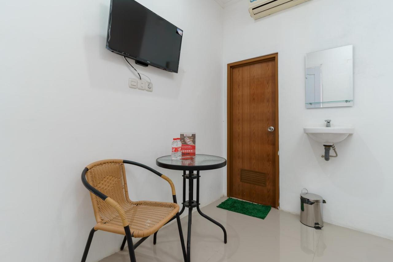 Reddoorz Syariah Near Universitas Borobudur Джакарта Экстерьер фото