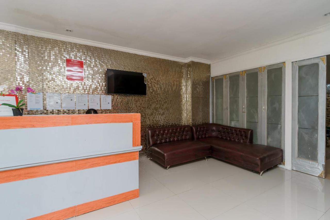 Reddoorz Syariah Near Universitas Borobudur Джакарта Экстерьер фото