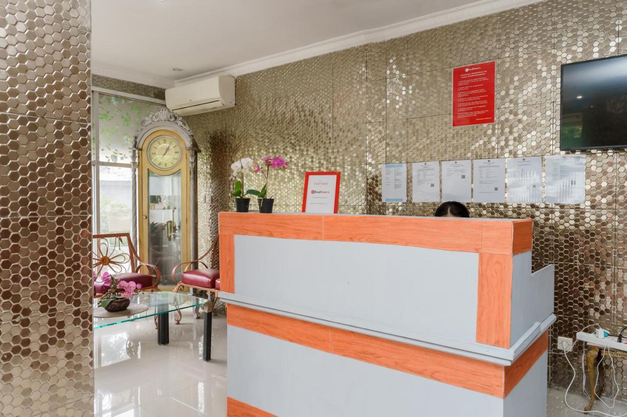 Reddoorz Syariah Near Universitas Borobudur Джакарта Экстерьер фото