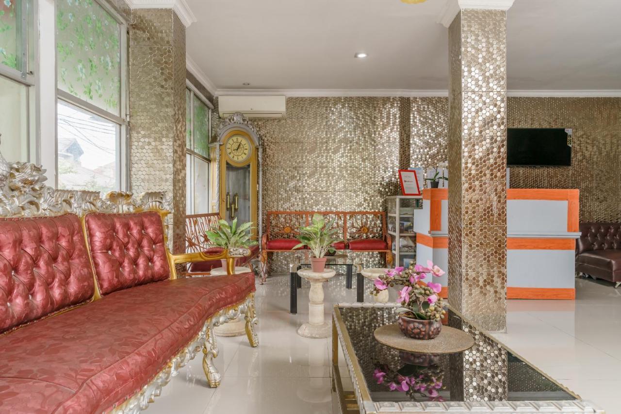 Reddoorz Syariah Near Universitas Borobudur Джакарта Экстерьер фото